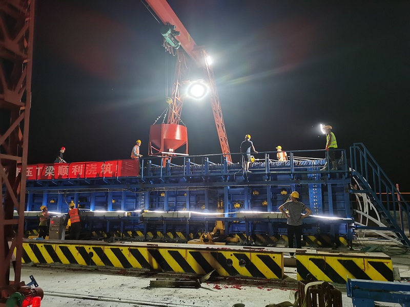 1692693340487.jpg 焦平高速焦滎段4標黃河特大橋首片T梁澆筑完成.jpg