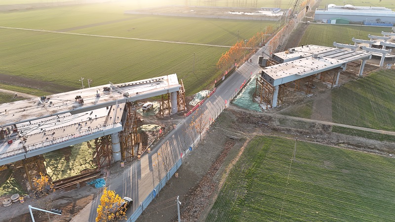 1709628024709.jpg 沖刺開門紅:沈盧高速沈遂段上跨省道328大橋奮戰(zhàn)正當(dāng)時 (2).jpg